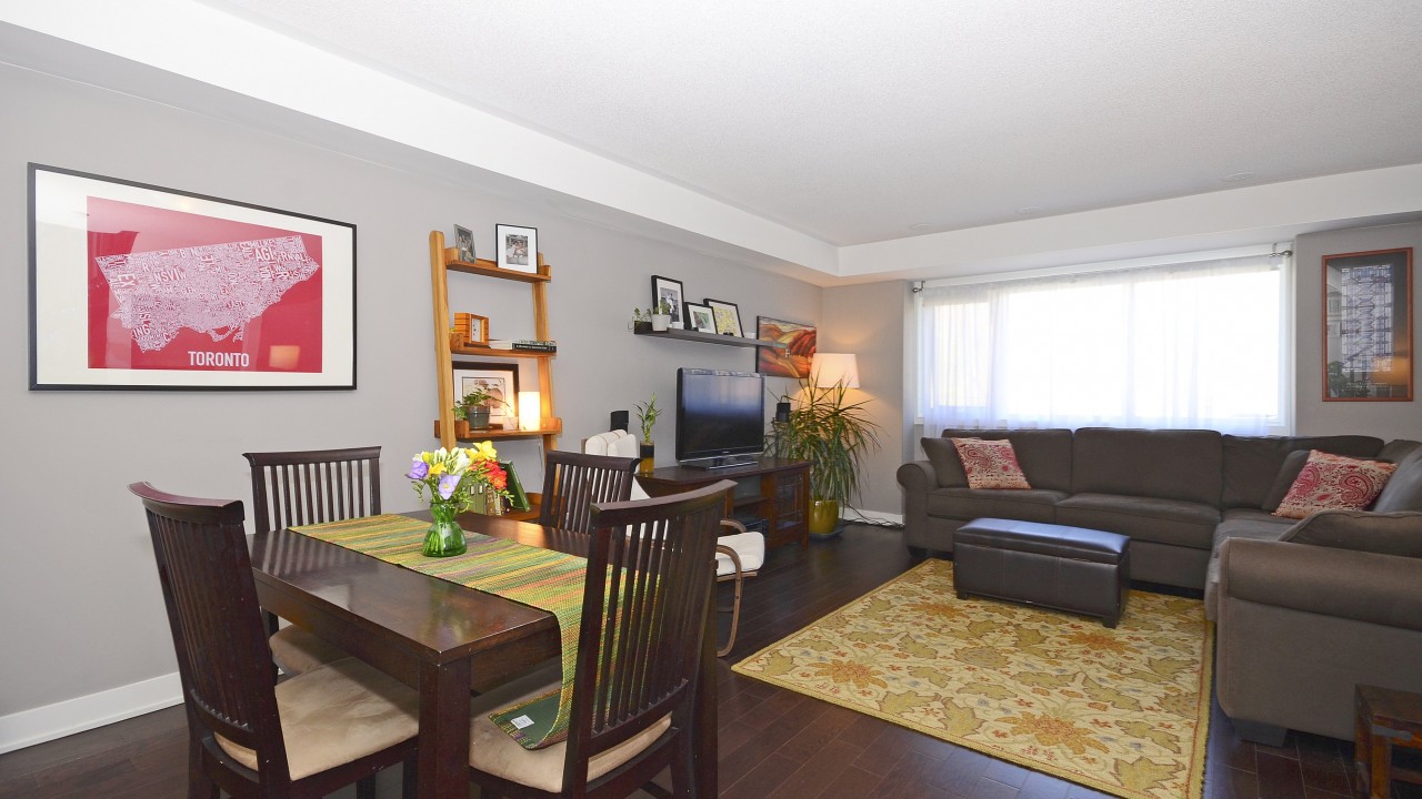 23 Oak St - Living/Dining Room