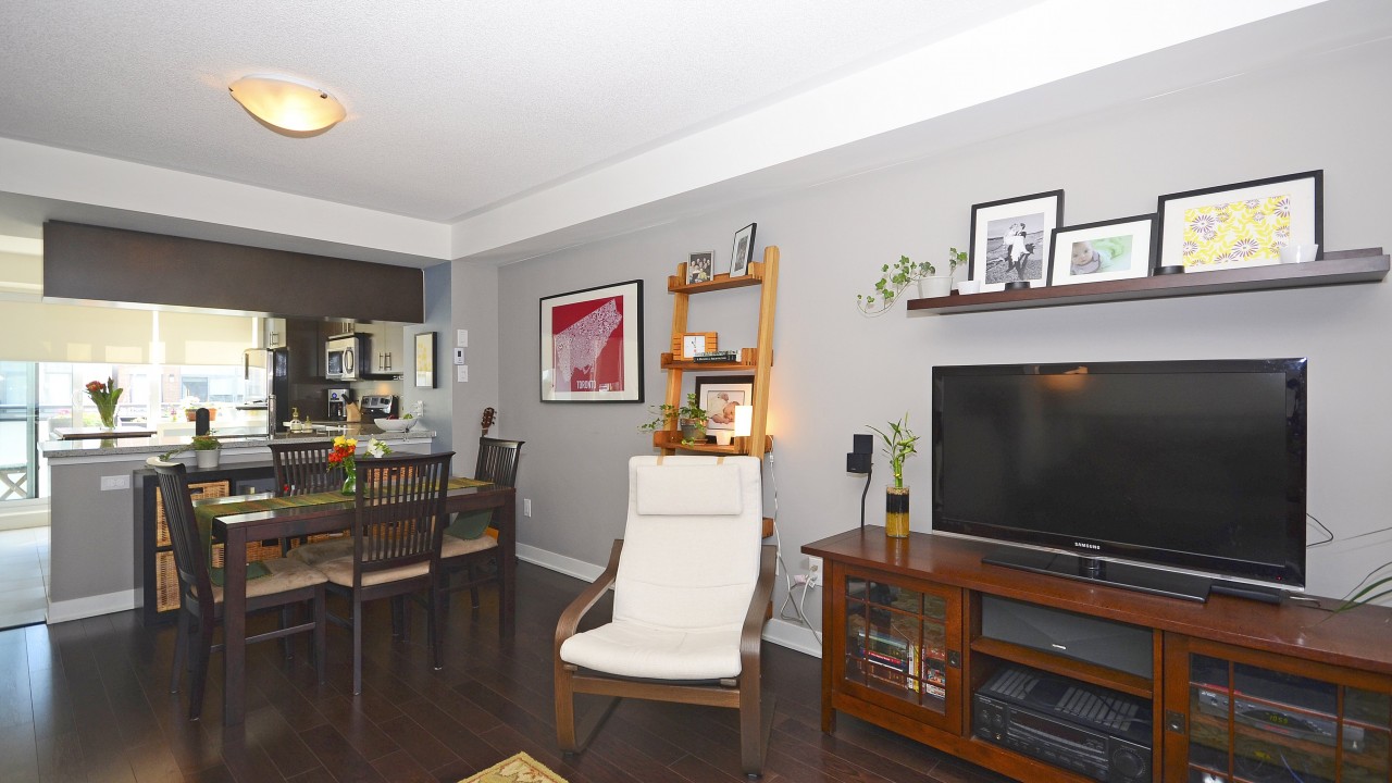 23 Oak St - Living/Dining Room