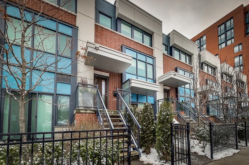 21-Oak-St-One-Park-West-Townhomes-Regent-Park-Toronto-001